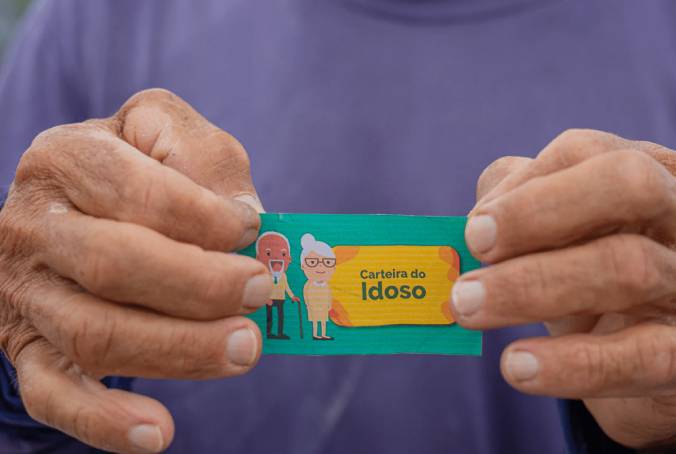 Como solicitar a carteira da pessoa idosa para viajar de graça