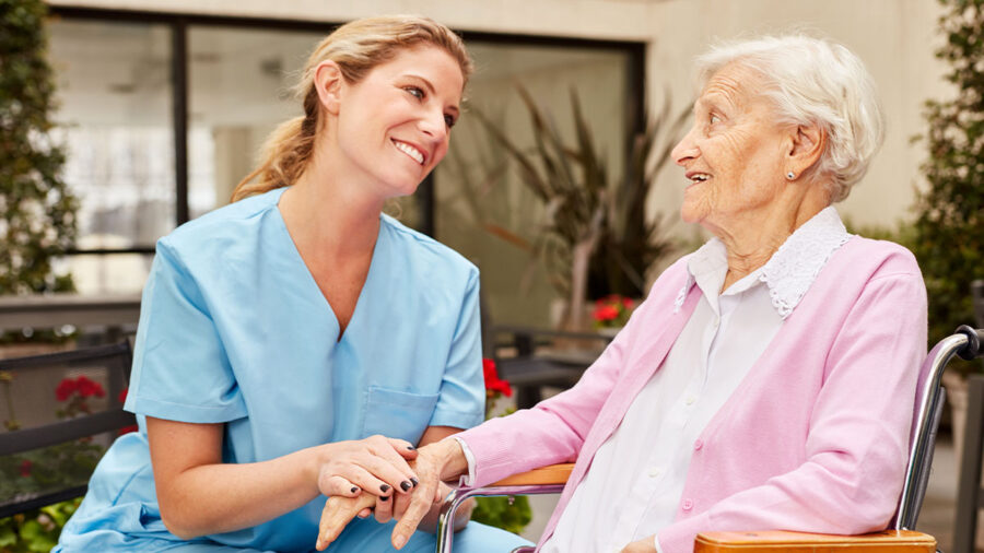 Obtén Herramientas Clave: Certifícate en Cuidado de Ancianos